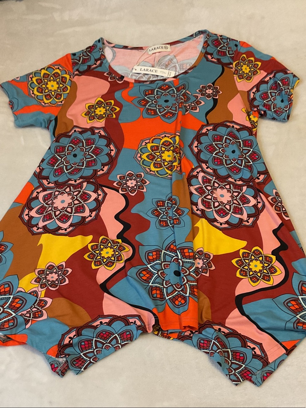 LARACE Multicolor Floral Print Short Sleeve Blouse in Blue & Pink